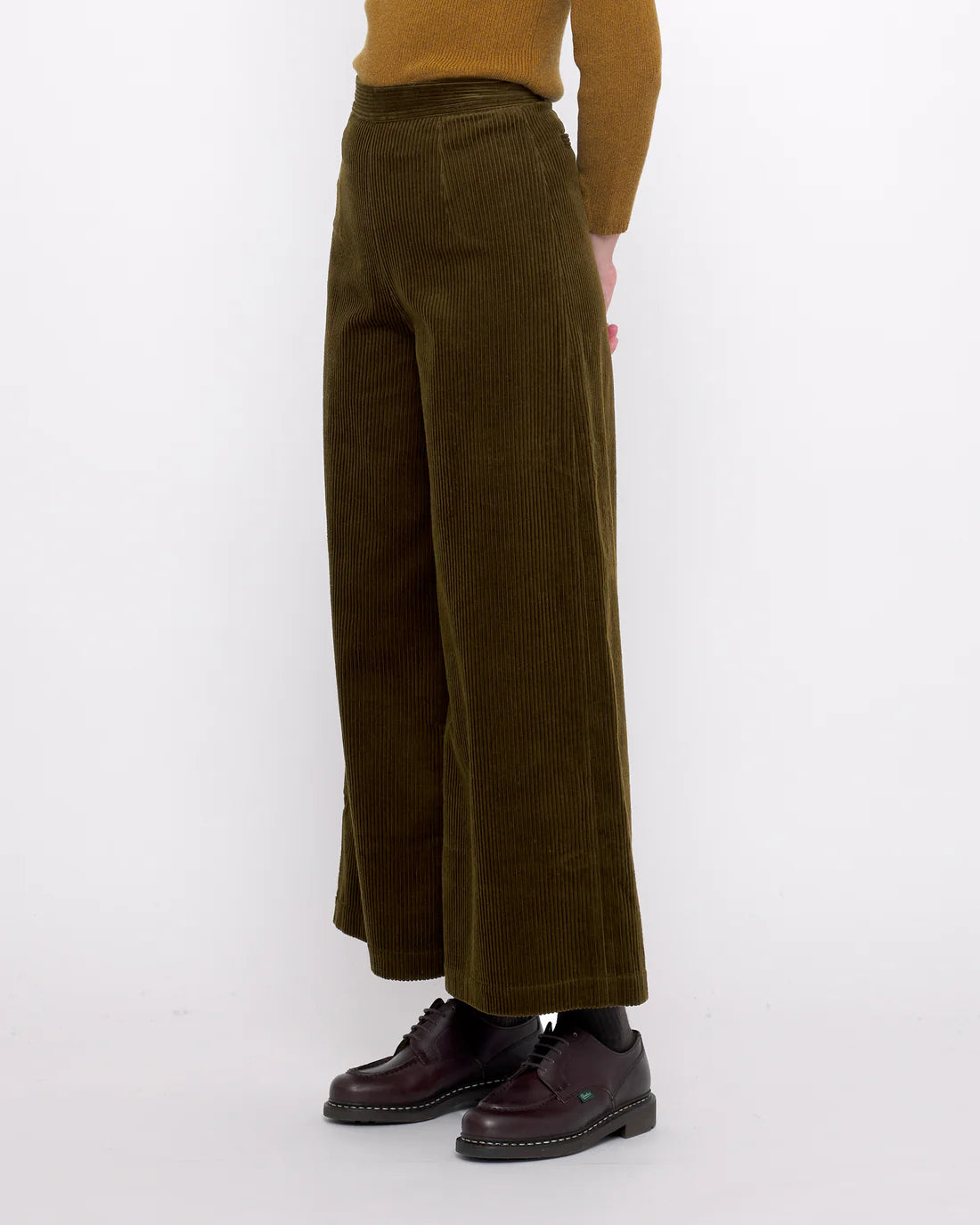 classic wide-legged trouser