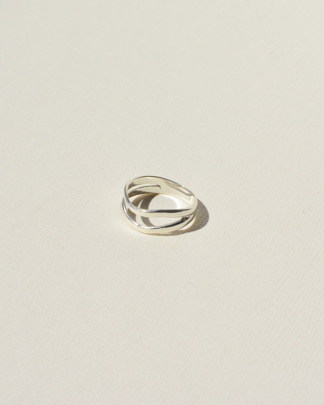 sterling silver wavy band ring