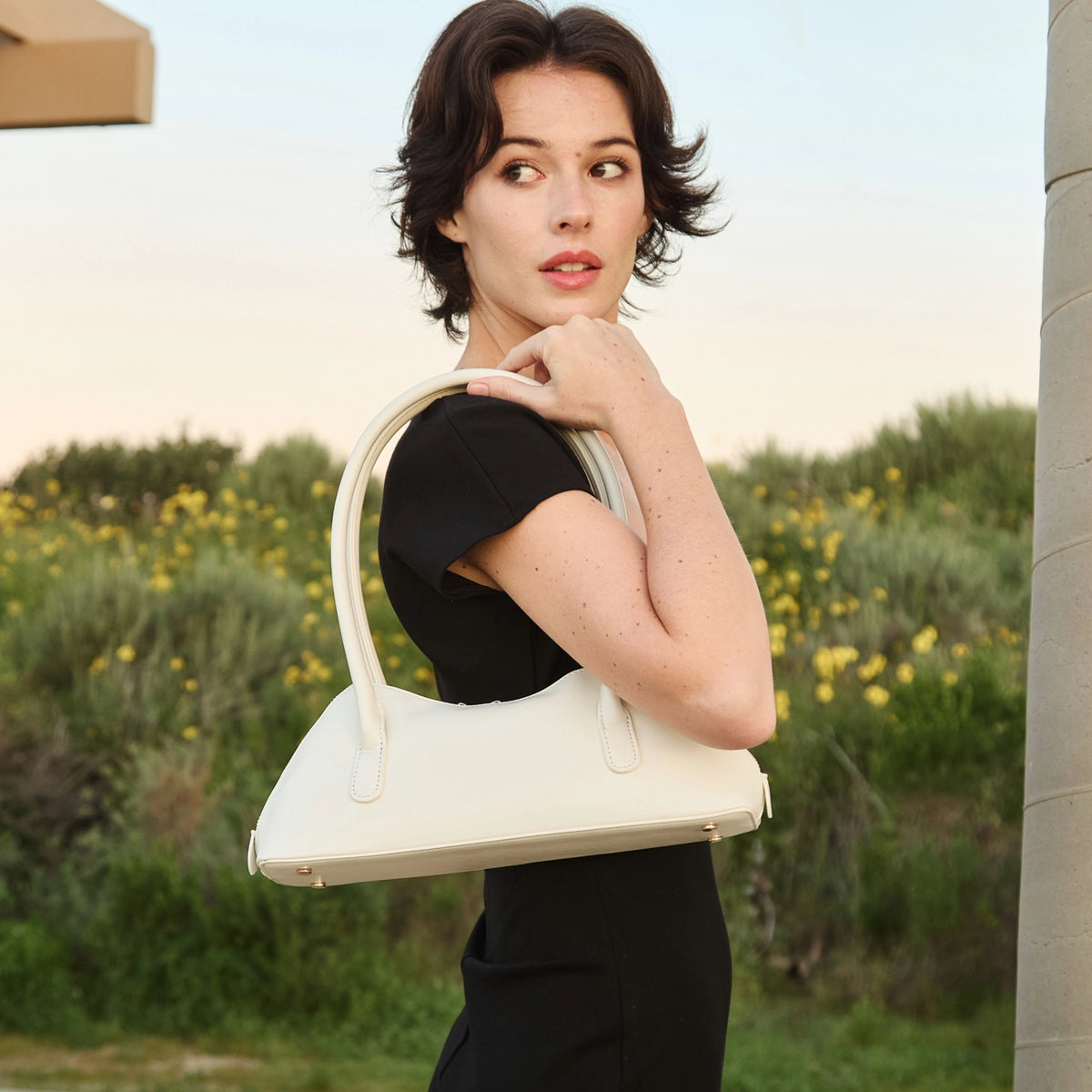 dakota shoulder bag