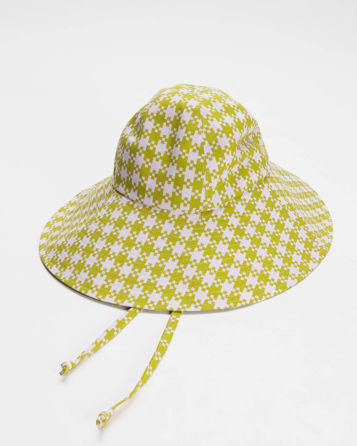 the baggu soft sun hat in gingham pixel