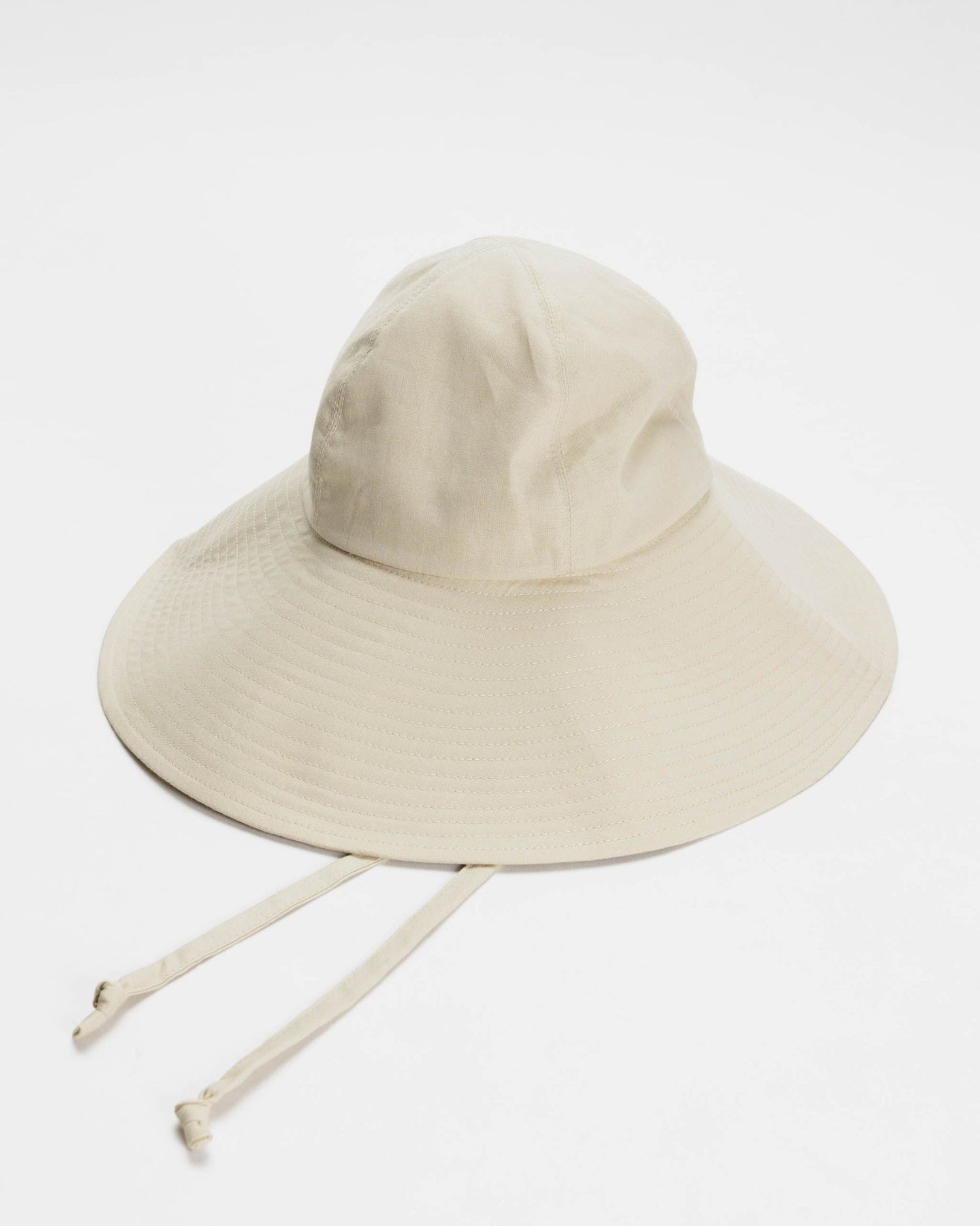 the baggu soft sun hat in beige