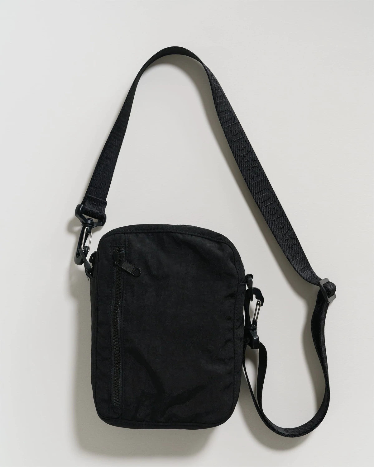 baggu sport crossbody in black